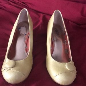 Seychelles wedge. Yellow size 10